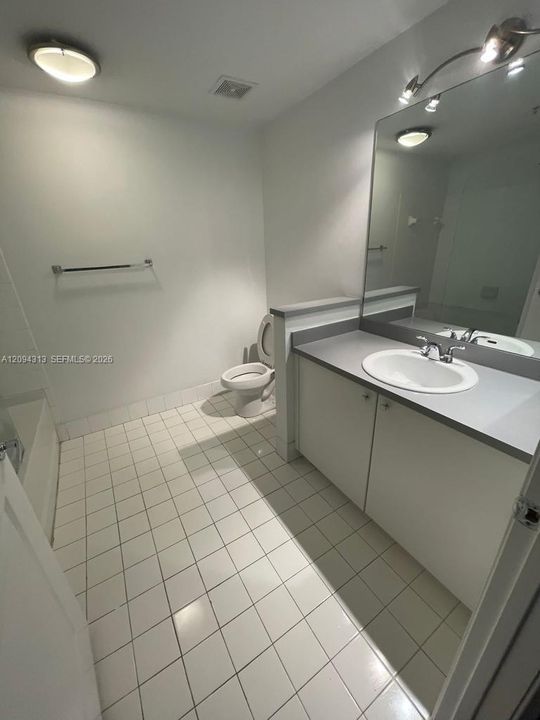 En Venta: $250,000 (2 camas, 2 baños, 1064 Pies cuadrados)