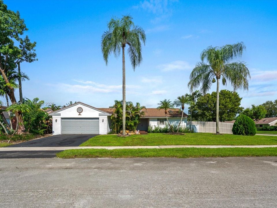 En Venta: $734,900 (4 camas, 2 baños, 1904 Pies cuadrados)