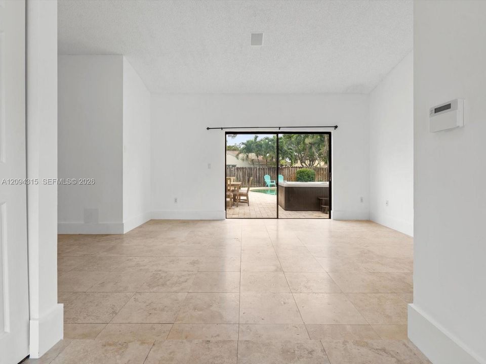 En Venta: $734,900 (4 camas, 2 baños, 1904 Pies cuadrados)