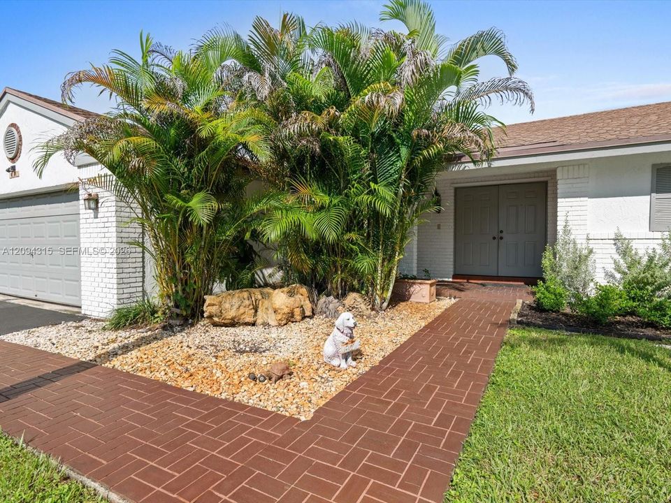 En Venta: $734,900 (4 camas, 2 baños, 1904 Pies cuadrados)