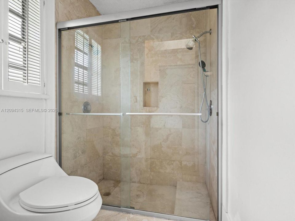 En Venta: $734,900 (4 camas, 2 baños, 1904 Pies cuadrados)
