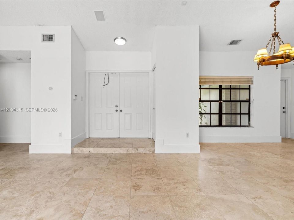 En Venta: $734,900 (4 camas, 2 baños, 1904 Pies cuadrados)