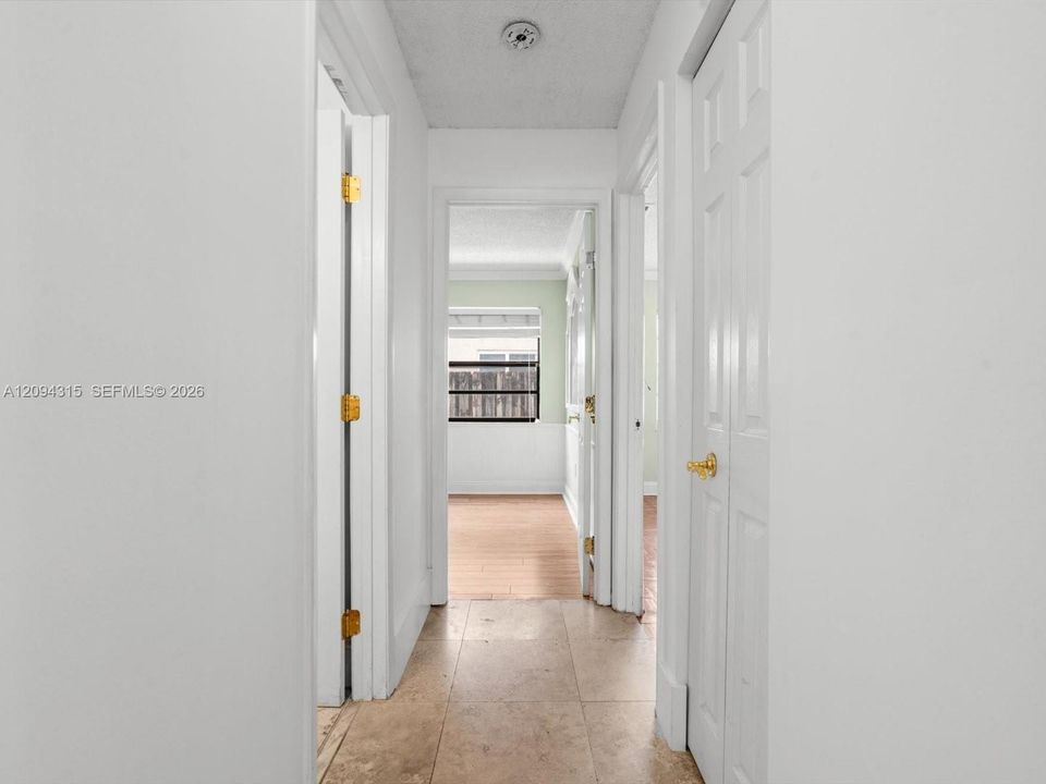 En Venta: $734,900 (4 camas, 2 baños, 1904 Pies cuadrados)