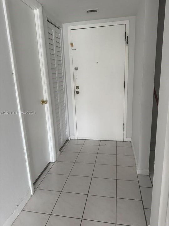 For Sale: $150,000 (1 beds, 1 baths, 826 Square Feet)