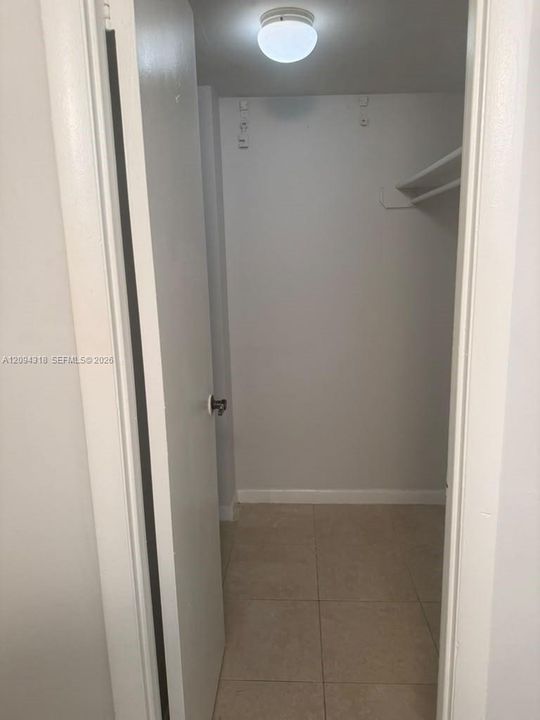 For Sale: $150,000 (1 beds, 1 baths, 826 Square Feet)