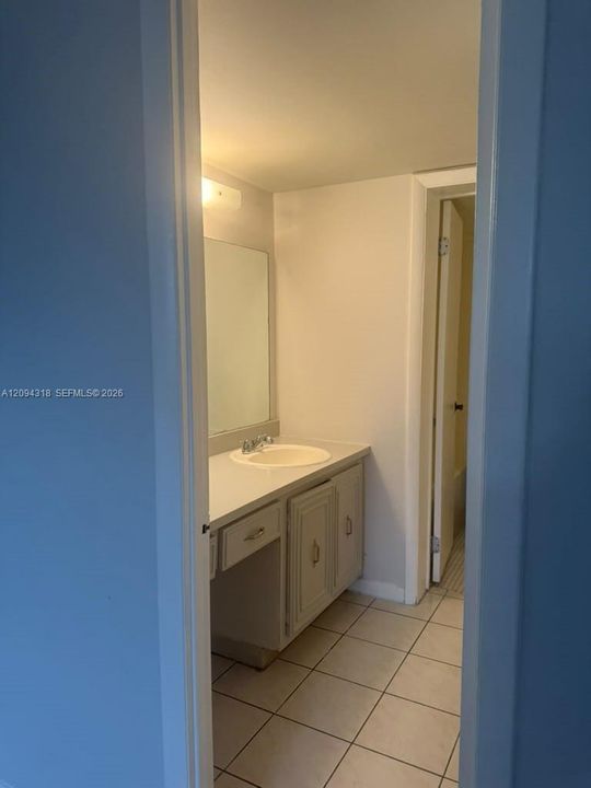 For Sale: $150,000 (1 beds, 1 baths, 826 Square Feet)
