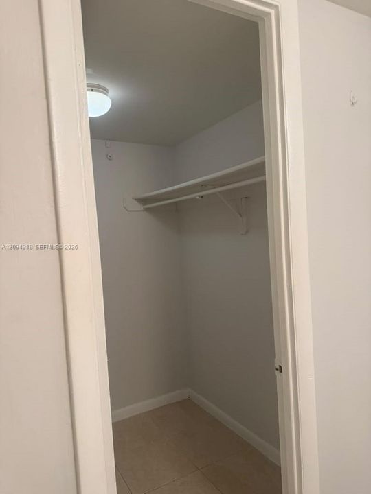 For Sale: $150,000 (1 beds, 1 baths, 826 Square Feet)
