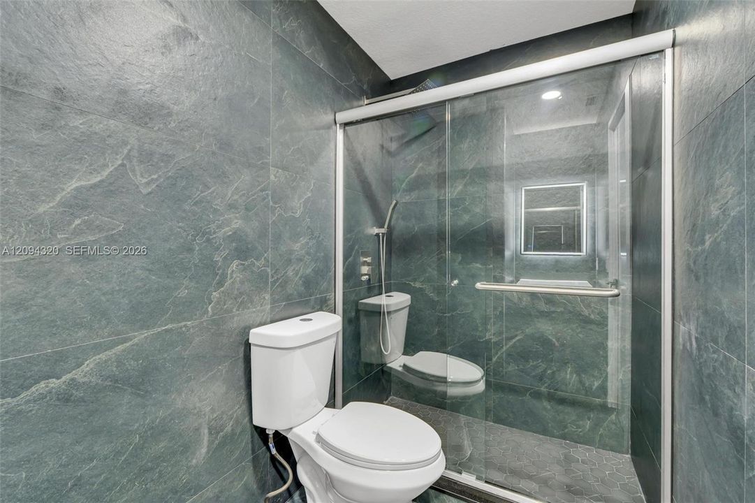На продажу: $549,000 (4 спален, 2 ванн, 1455 Квадратных фут)