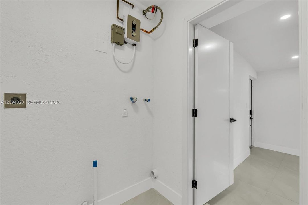 На продажу: $549,000 (4 спален, 2 ванн, 1455 Квадратных фут)