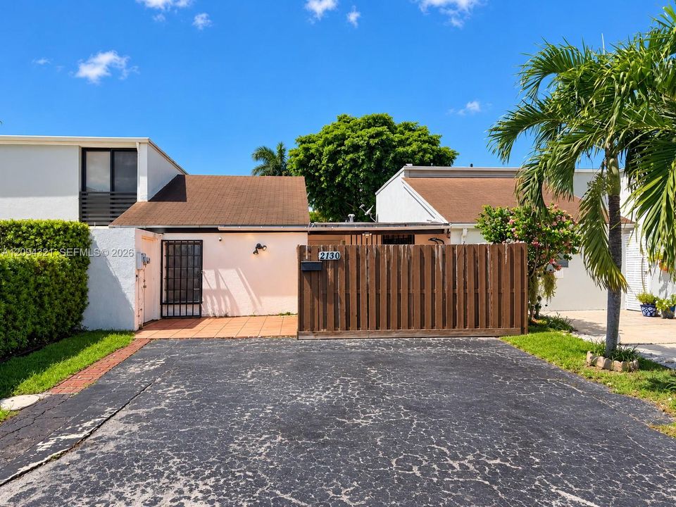 En Venta: $342,000 (2 camas, 2 baños, 982 Pies cuadrados)