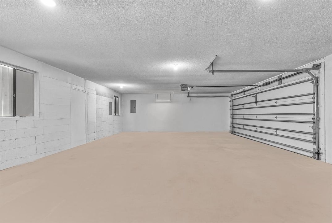 4 Car Garage Empty