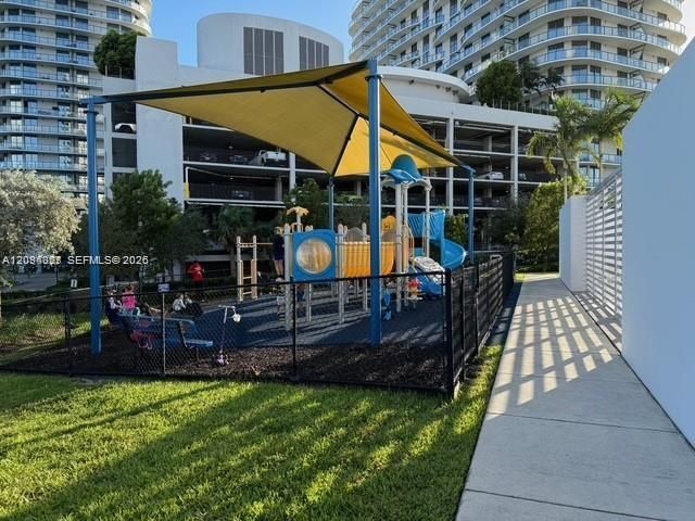 For Rent: $3,600 (2 beds, 2 baths, 1763 Square Feet)