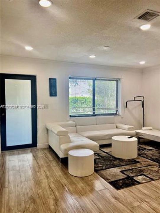 En Venta: $800,000 (5 camas, 4 baños, 1979 Pies cuadrados)
