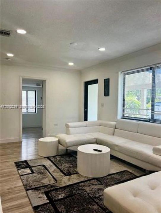 En Venta: $800,000 (5 camas, 4 baños, 1979 Pies cuadrados)
