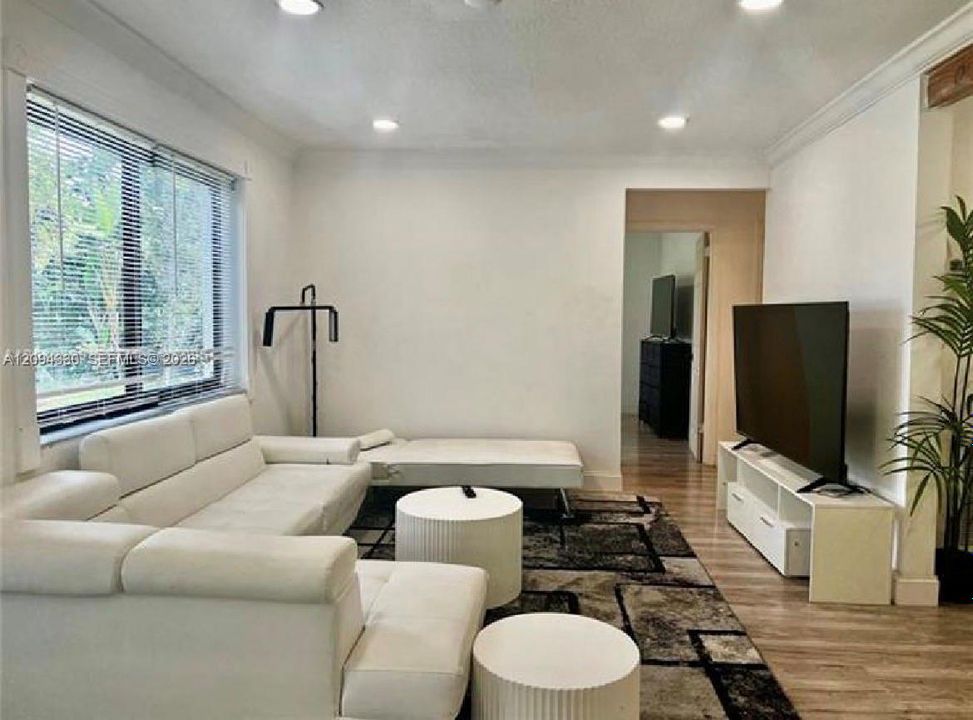 En Venta: $800,000 (5 camas, 4 baños, 1979 Pies cuadrados)