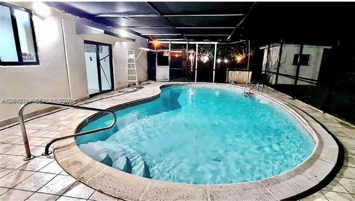 En Venta: $800,000 (5 camas, 4 baños, 1979 Pies cuadrados)