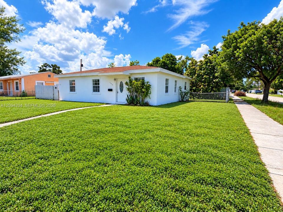 En Venta: $335,000 (0 camas, 0 baños, 1352 Pies cuadrados)