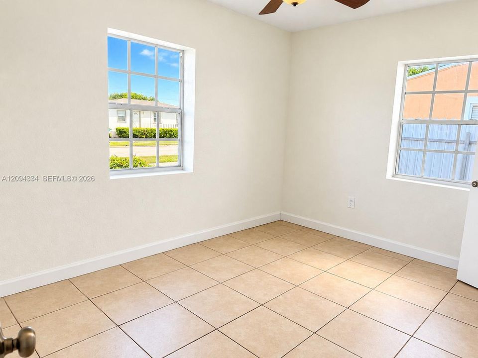 En Venta: $335,000 (0 camas, 0 baños, 1352 Pies cuadrados)