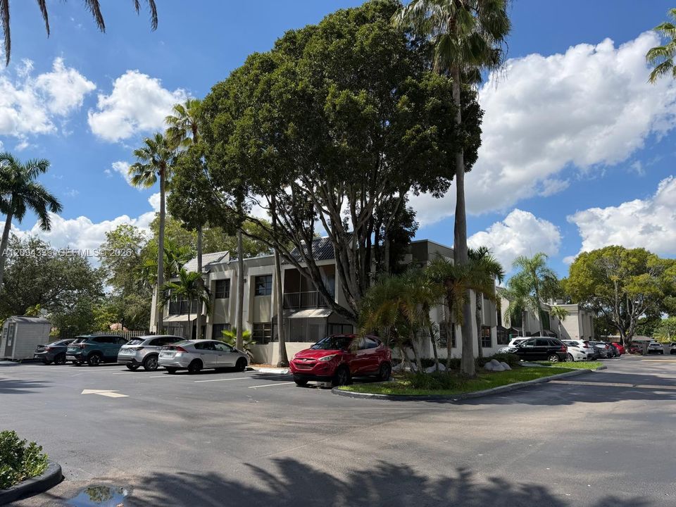 For Sale: $265,000 (1 beds, 1 baths, 854 Square Feet)