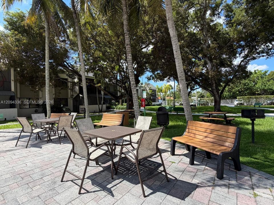 For Sale: $265,000 (1 beds, 1 baths, 854 Square Feet)