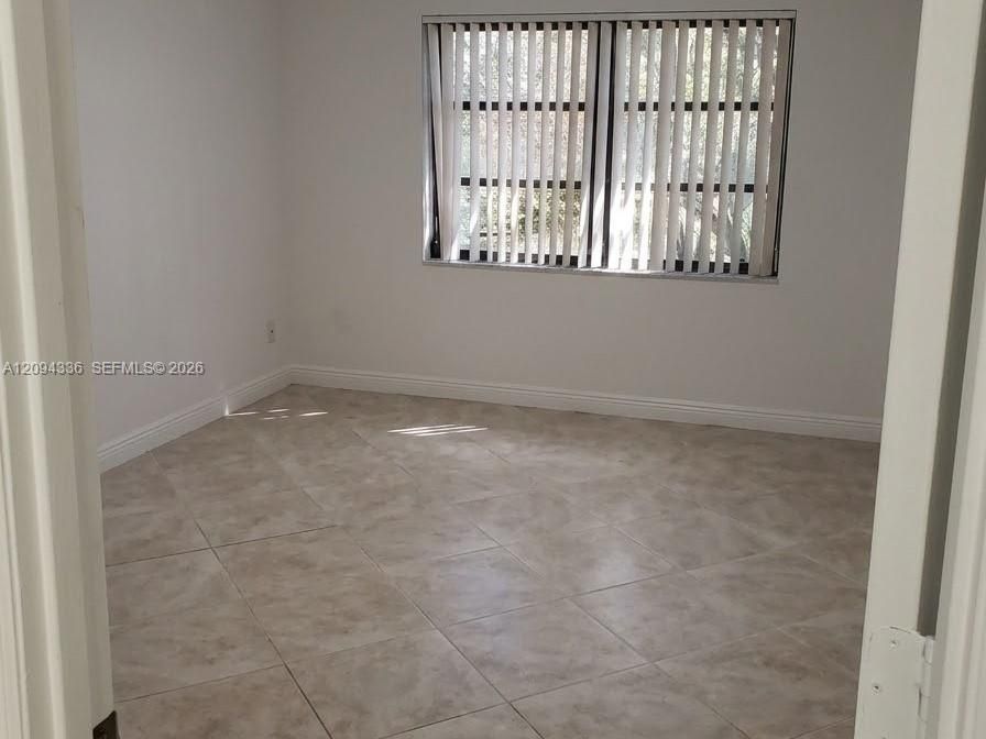 For Sale: $265,000 (1 beds, 1 baths, 854 Square Feet)