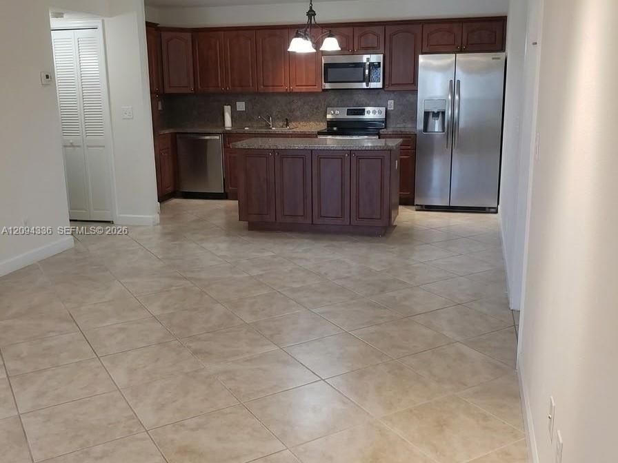 For Sale: $265,000 (1 beds, 1 baths, 854 Square Feet)