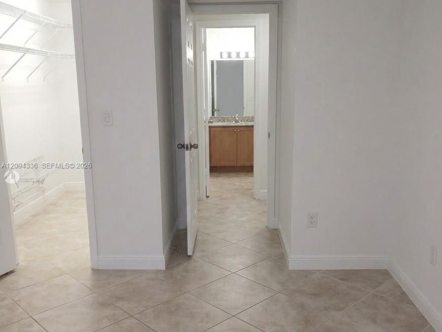 For Sale: $265,000 (1 beds, 1 baths, 854 Square Feet)