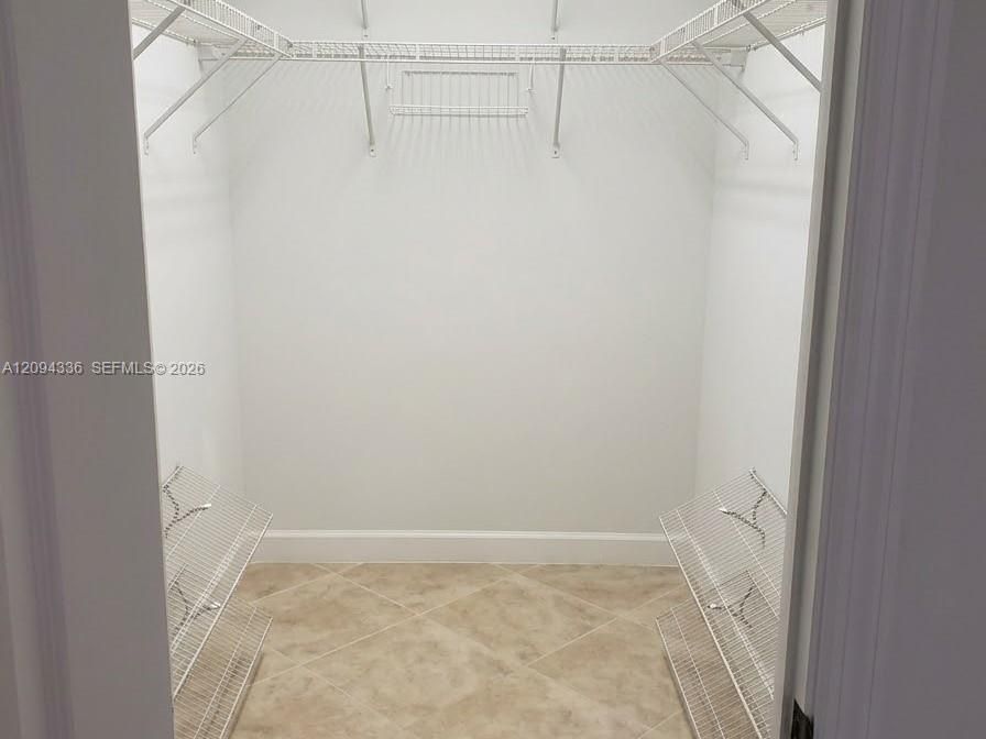 For Sale: $265,000 (1 beds, 1 baths, 854 Square Feet)