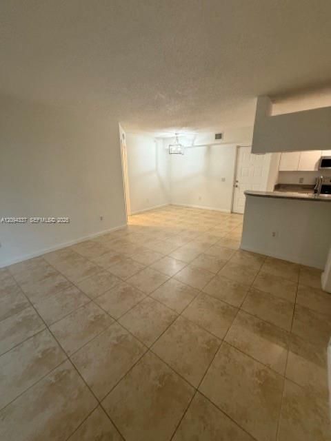 For Rent: $2,150 (2 beds, 2 baths, 820 Square Feet)