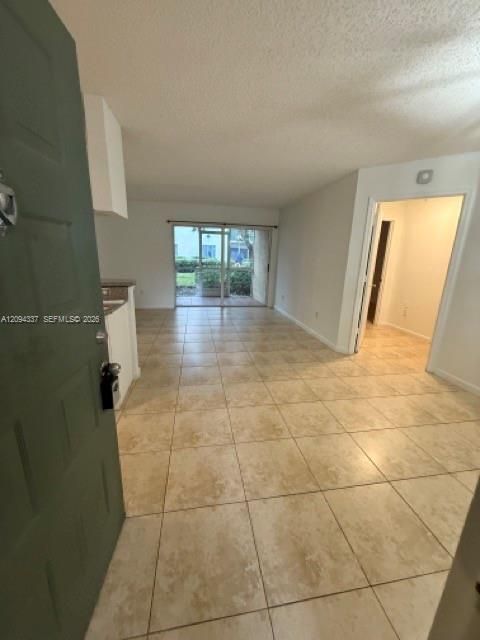 For Rent: $2,150 (2 beds, 2 baths, 820 Square Feet)
