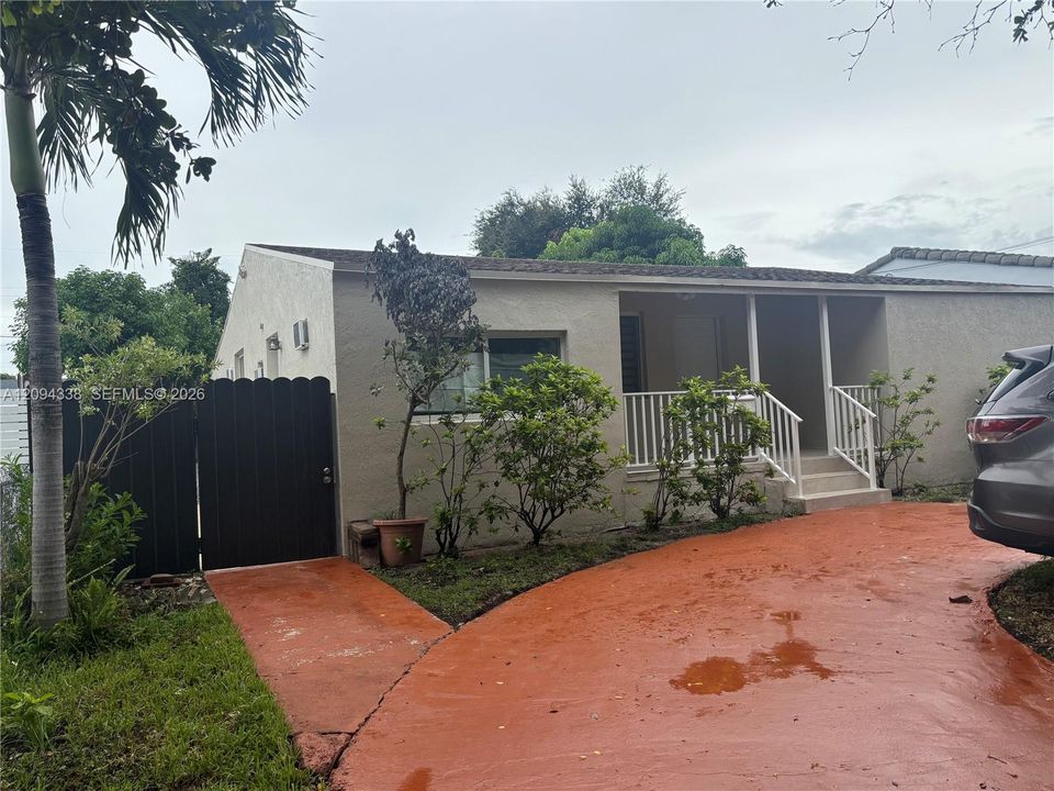 For Sale: $780,000 (3 beds, 2 baths, 1291 Square Feet)
