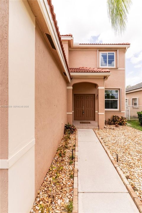 For Rent: $5,100 (4 beds, 2 baths, 2256 Square Feet)