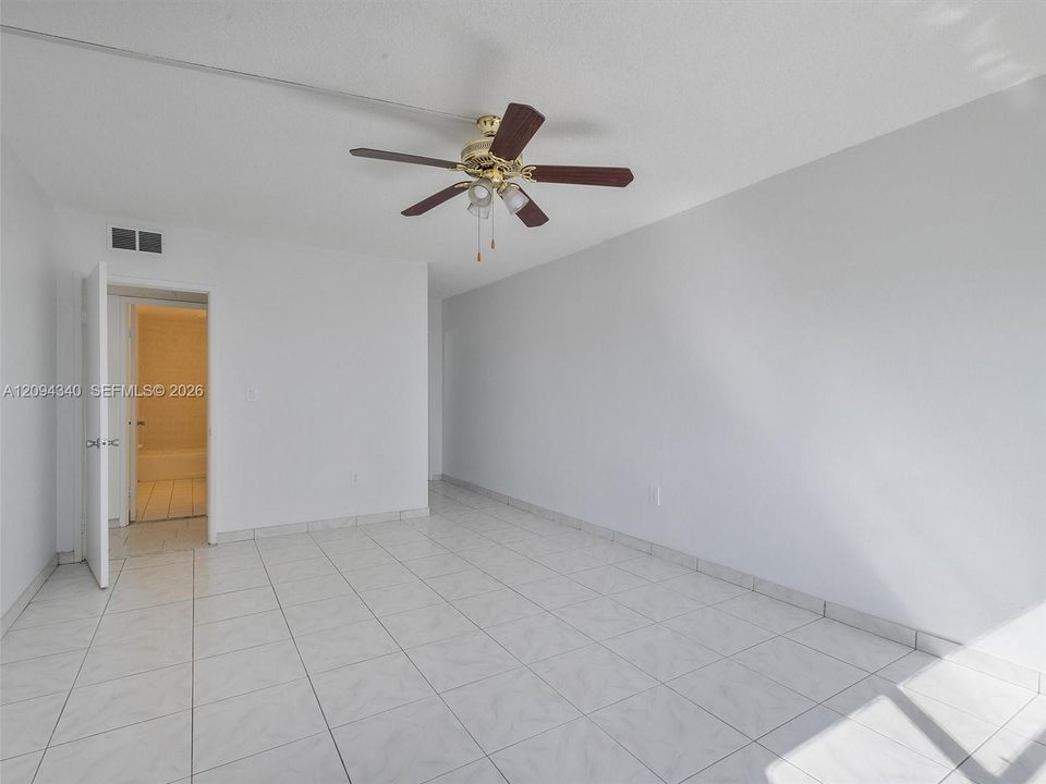For Rent: $2,350 (2 beds, 2 baths, 1094 Square Feet)