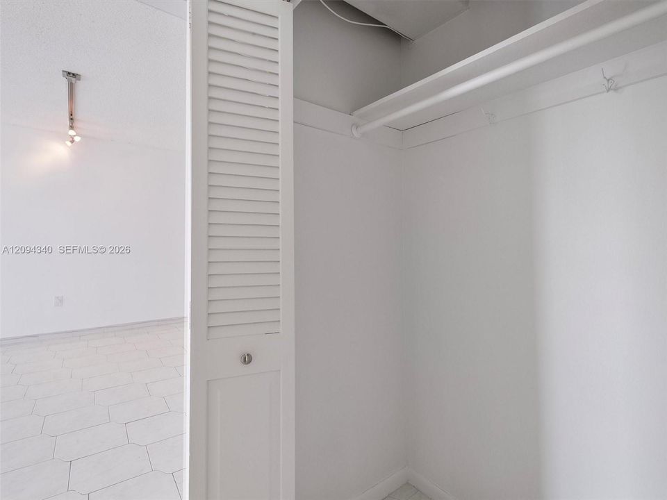 For Rent: $2,350 (2 beds, 2 baths, 1094 Square Feet)