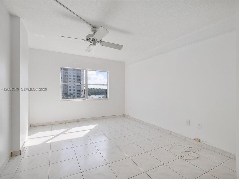 For Rent: $2,350 (2 beds, 2 baths, 1094 Square Feet)