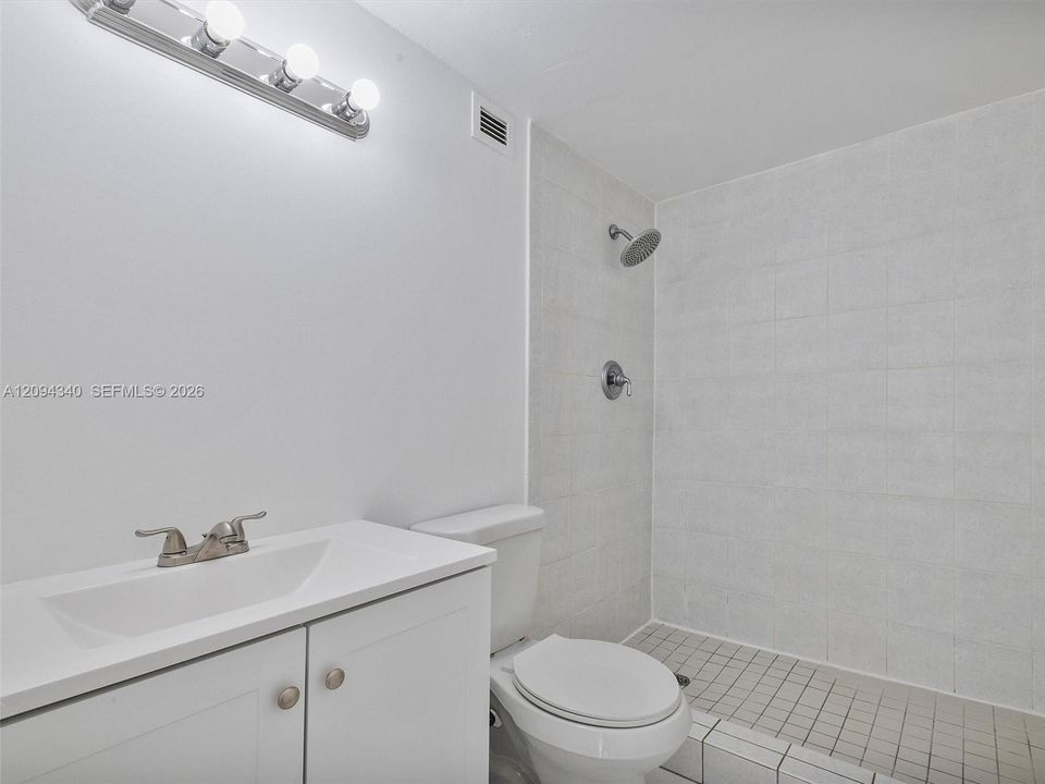 For Rent: $2,350 (2 beds, 2 baths, 1094 Square Feet)