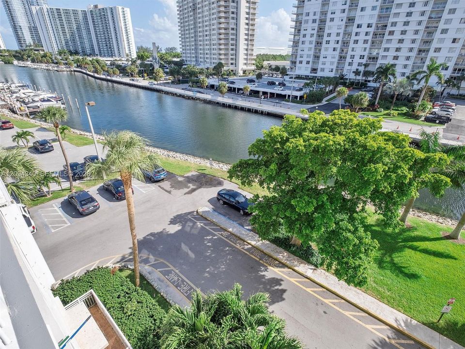 For Rent: $2,350 (2 beds, 2 baths, 1094 Square Feet)