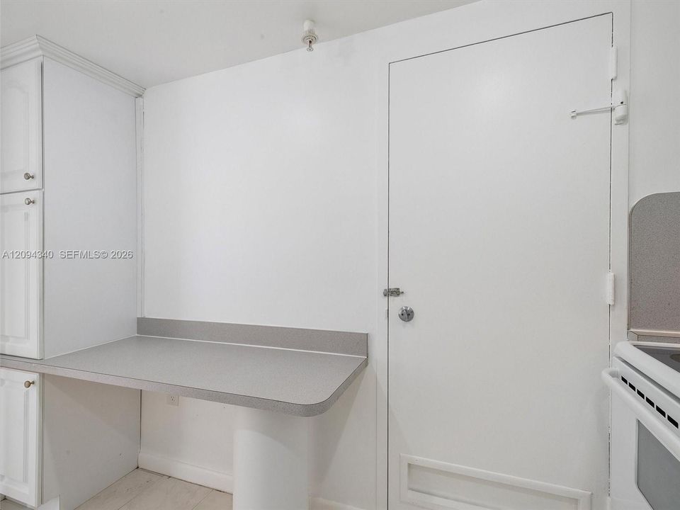 For Rent: $2,350 (2 beds, 2 baths, 1094 Square Feet)