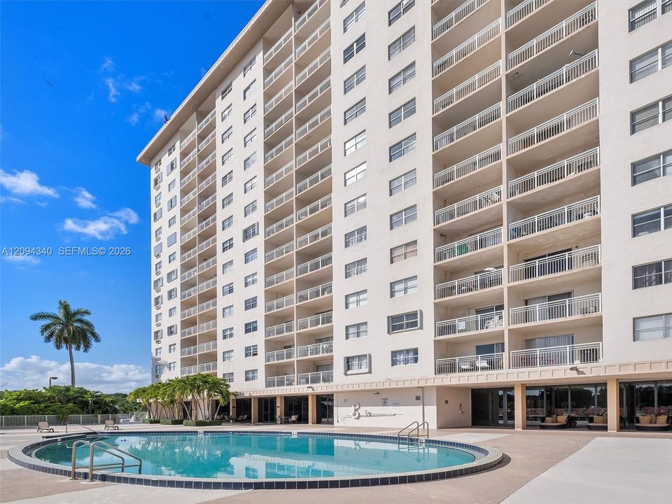For Rent: $2,350 (2 beds, 2 baths, 1094 Square Feet)