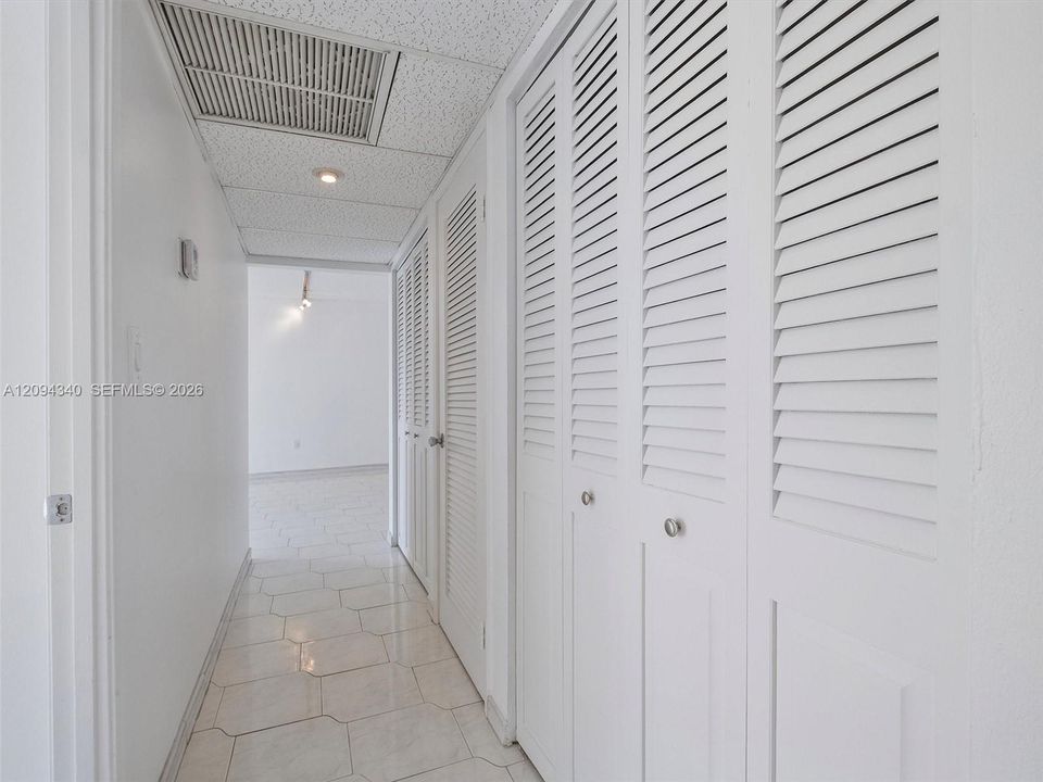 For Rent: $2,350 (2 beds, 2 baths, 1094 Square Feet)