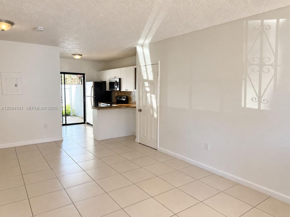 For Sale: $230,000 (2 beds, 2 baths, 765 Square Feet)