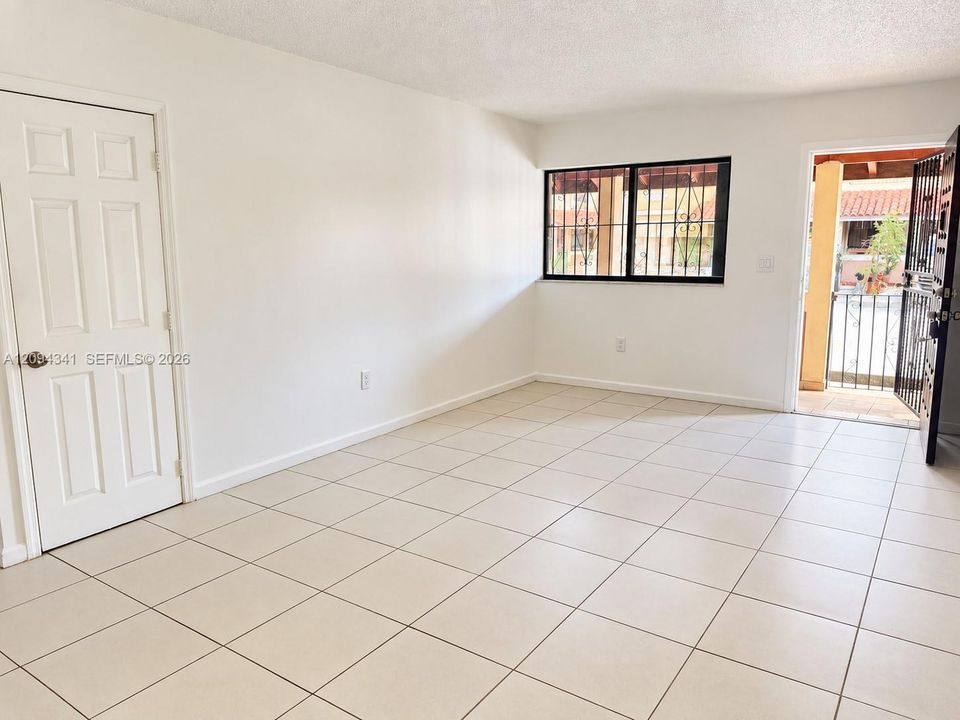 For Sale: $230,000 (2 beds, 2 baths, 765 Square Feet)