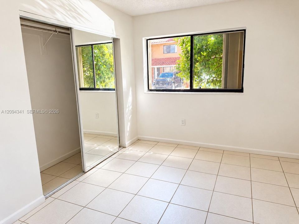 For Sale: $230,000 (2 beds, 2 baths, 765 Square Feet)