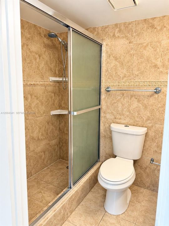 For Sale: $230,000 (2 beds, 2 baths, 765 Square Feet)