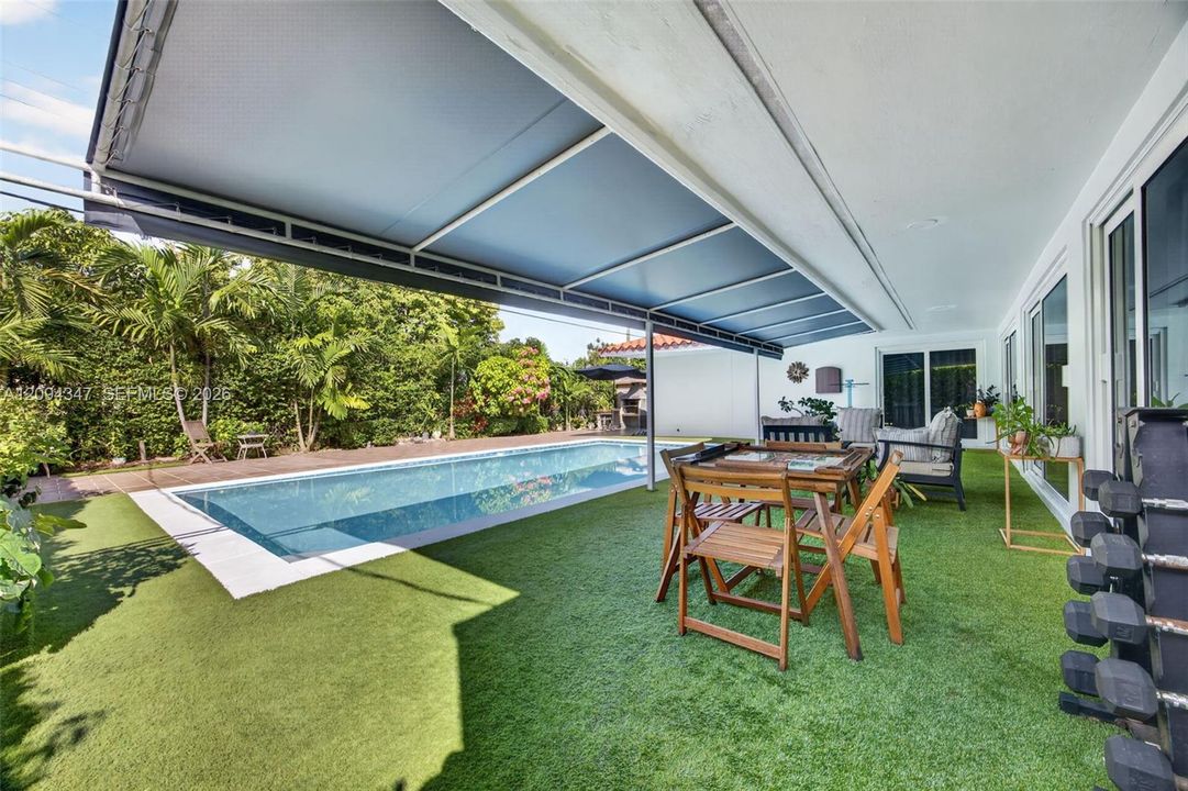 For Sale: $1,050,000 (3 beds, 2 baths, 1818 Square Feet)