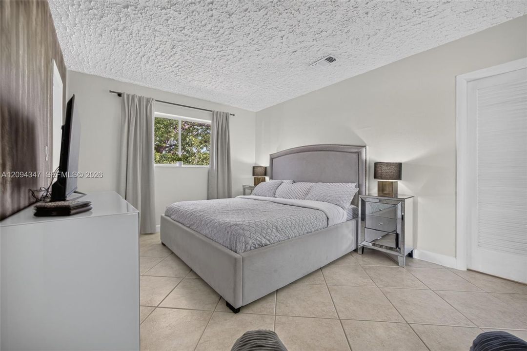 For Sale: $1,050,000 (3 beds, 2 baths, 1818 Square Feet)