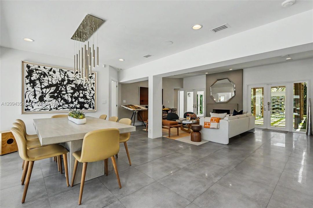 : $16,000 (3 camas, 3 baños, 2381 Pies cuadrados)