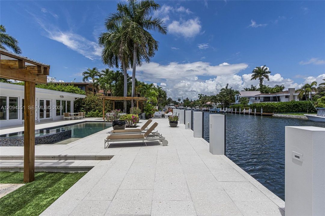 : $16,000 (3 camas, 3 baños, 2381 Pies cuadrados)