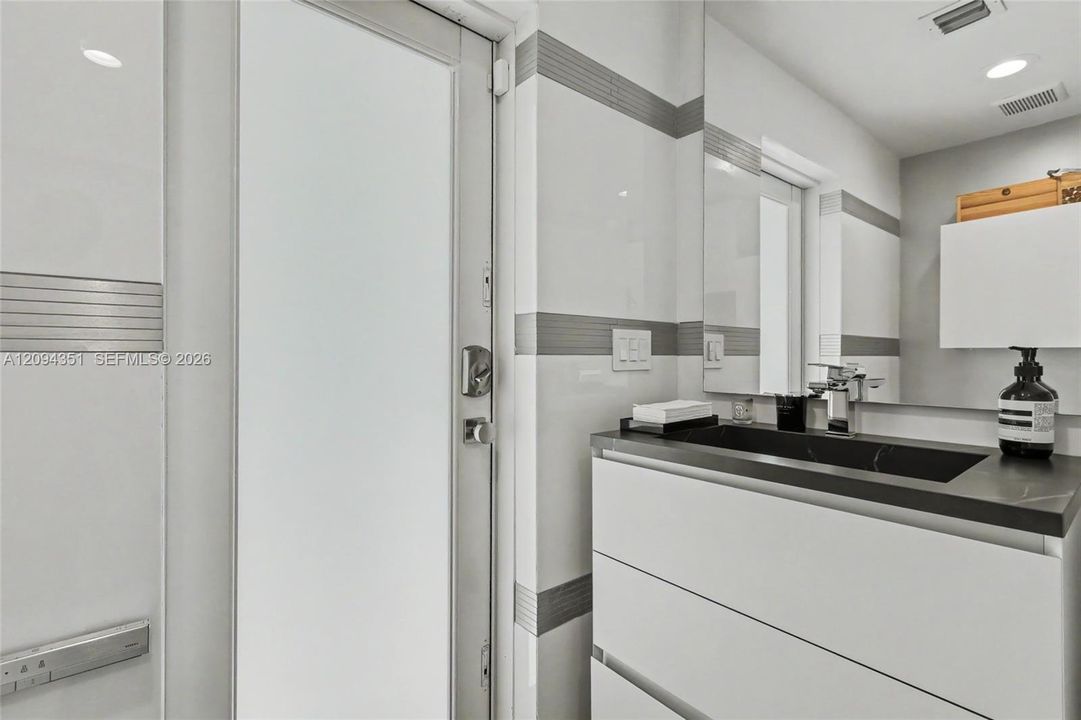 : $16,000 (3 camas, 3 baños, 2381 Pies cuadrados)