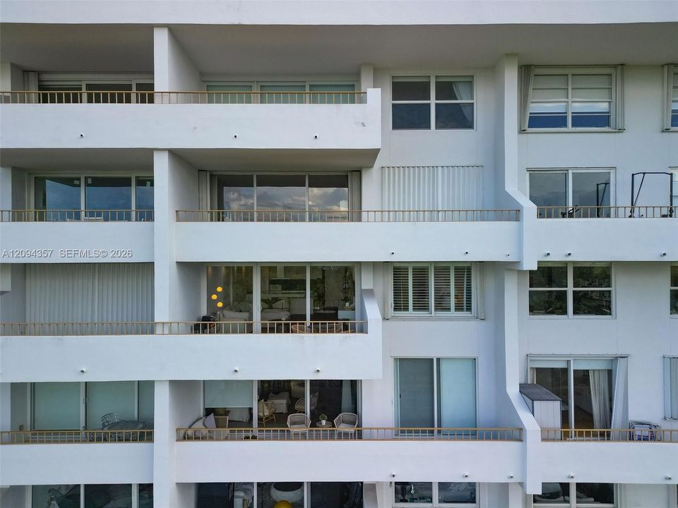 For Sale: $995,000 (1 beds, 1 baths, 895 Square Feet)